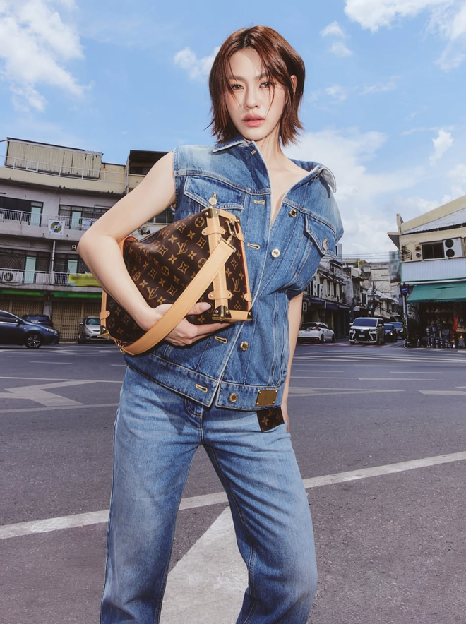 Denim on denim, phong cách mạnh mẽ cho nàng hiện đại- Ảnh 1. Denim on denim, phong cách mạnh mẽ cho nàng hiện đại- Ảnh 1.