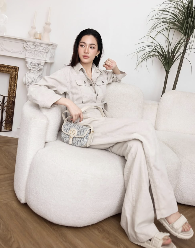Denim on denim, phong cách mạnh mẽ cho nàng hiện đại- Ảnh 4. Denim on denim, phong cách mạnh mẽ cho nàng hiện đại- Ảnh 4.