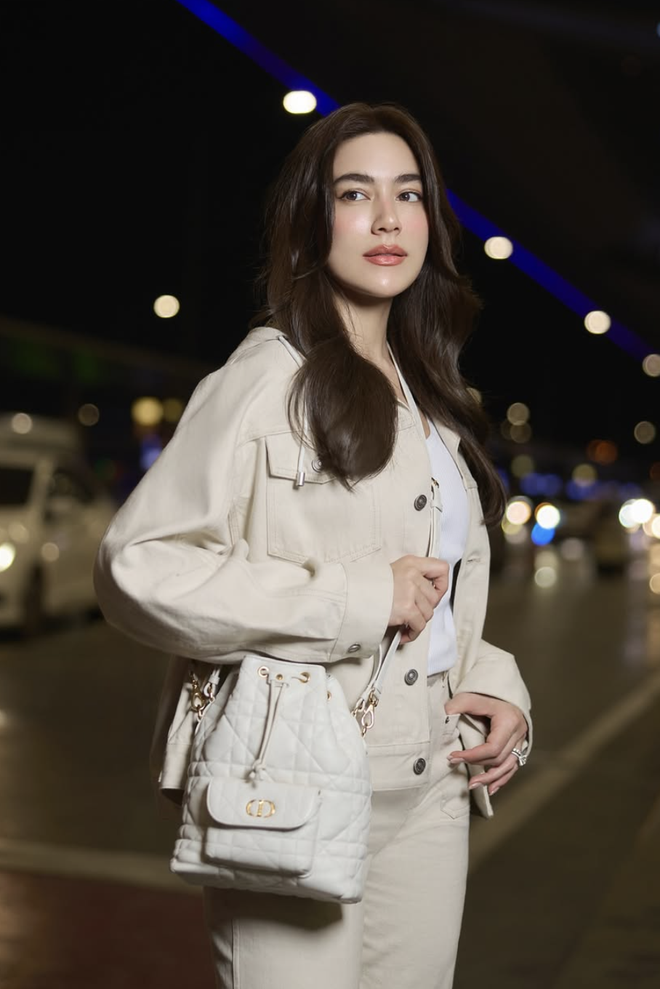 Denim on denim, phong cách mạnh mẽ cho nàng hiện đại- Ảnh 6. Denim on denim, phong cách mạnh mẽ cho nàng hiện đại- Ảnh 6.