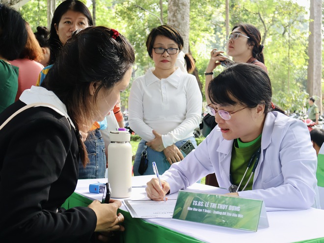 Người dân đổ về Dinh Độc Lập tham gia chương trình dinh dưỡng cộng đồng- Ảnh 4.