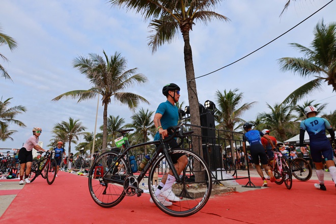 Hàng nghìn 'người thép' lao ra biển Sơn Thủy tranh tài IRONMAN 70.3 Đà Nẵng- Ảnh 9. Hàng nghìn 'người thép' lao ra biển Sơn Thủy tranh tài IRONMAN 70.3 Đà Nẵng- Ảnh 9.
