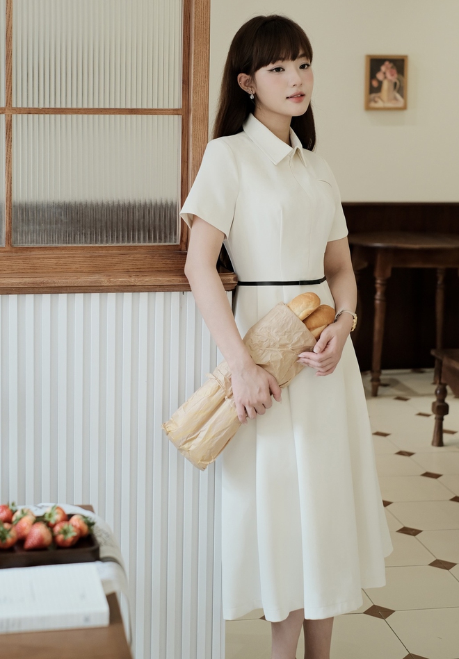 Chinh phục phong cách tối giản cùng váy midi cho mùa hè 2025 - Ảnh 6. Chinh phục phong cách tối giản cùng váy midi cho mùa hè 2025 - Ảnh 6.