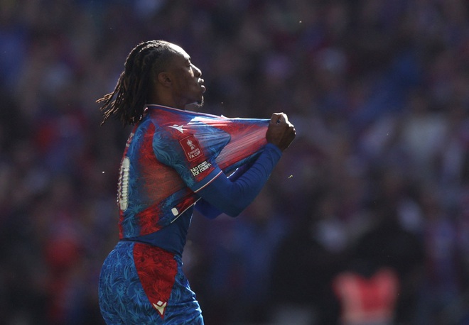 Man City 'dính bẫy' Crystal Palace, ngậm ngùi thua chung kết Cúp FA: Trắng tay cả mùa!- Ảnh 2. Man City 'dính bẫy' Crystal Palace, ngậm ngùi thua chung kết Cúp FA: Trắng tay cả mùa!- Ảnh 2.