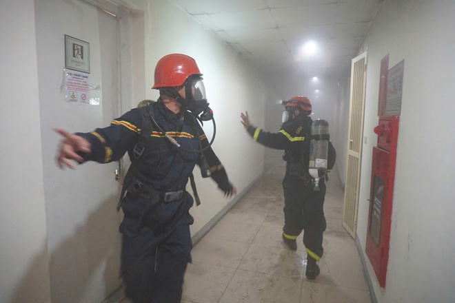 Ch&aacute;y chung cư Mường Thanh, khu phố du lịch Đ&agrave; Nẵng n&aacute;o loạn - Ảnh 4.