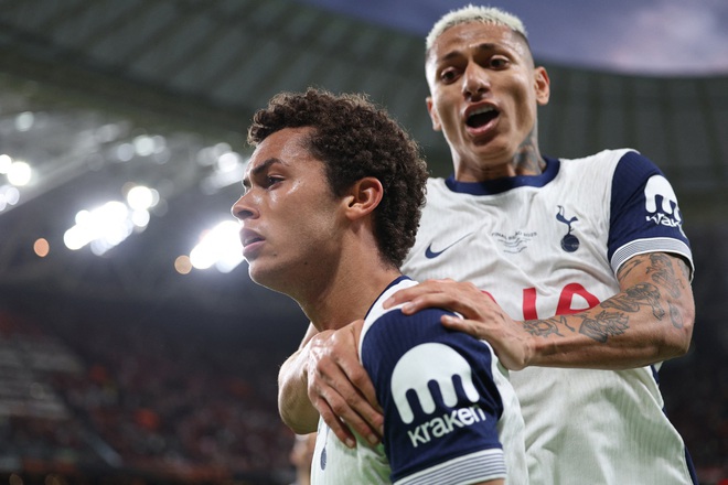 Hạ M.U, Tottenham vô địch Europa League và đoạt suất dự Champions League: Kỳ tích 17 năm- Ảnh 2. Hạ M.U, Tottenham vô địch Europa League và đoạt suất dự Champions League: Kỳ tích 17 năm- Ảnh 2.