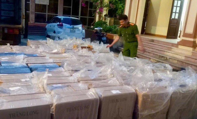 Nam Định: Bắt giám đốc sắp tuồn 55.000 bao thuốc lá Thăng Long giả ra thị trường - Ảnh 3.