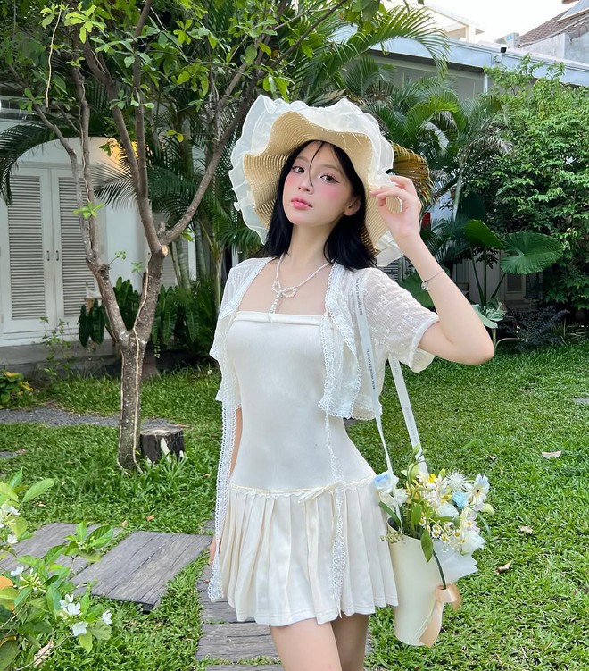 Chống nắng cực chất với mũ rộng vành- Ảnh 4. Chống nắng cực chất với mũ rộng vành- Ảnh 4.