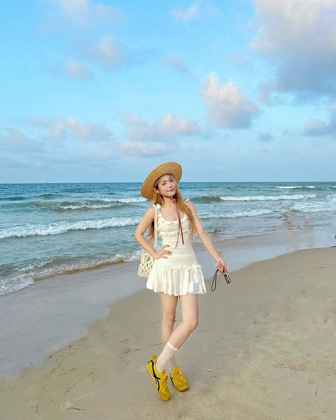 Chống nắng cực chất với mũ rộng vành- Ảnh 5. Chống nắng cực chất với mũ rộng vành- Ảnh 5.