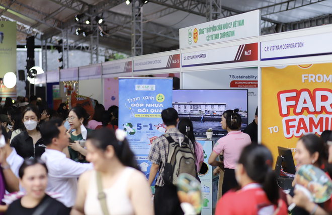 Thai Festival 2025 trở lại, giới trẻ TP.HCM đổ xô ăn đồ Thái, săn hũ hút mũi - Ảnh 4.