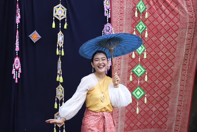 Thai Festival 2025 trở lại, giới trẻ TP.HCM đổ xô ăn đồ Thái, săn hũ hút mũi - Ảnh 8.