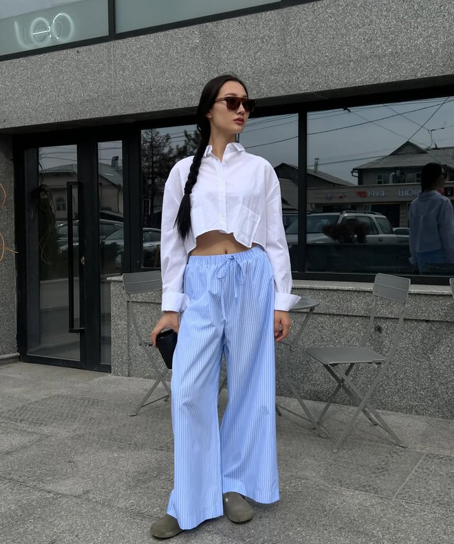 Quần dài pyjama kẻ sọc, xu hướng sống chậm và tươi mới của mùa hè  - Ảnh 2.