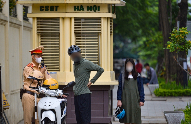 Bị CSGT ghi hình phạt nguội, tài xế phân trần 'do vỉa hè rộng hơn lòng đường' - Ảnh 4.