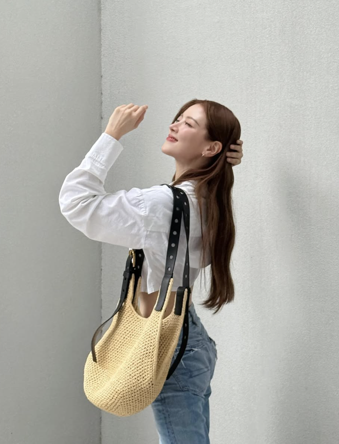 Áo crop top không thể thiếu trong tủ đồ mùa hè của nàng cá tính- Ảnh 2.