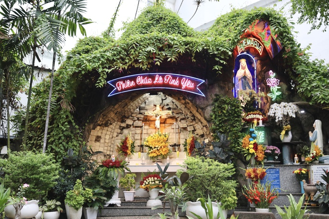 Nhà thờ 103 tuổi trên khu nghĩa trang ở TP.HCM, mang tên thánh nữ bị hỏa thiêu- Ảnh 3.