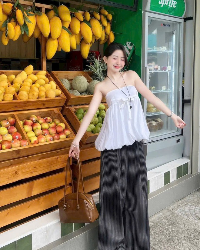 Chìa khóa để nàng tôn dáng trong ngày hè: chiếc quần kẻ sọc - Ảnh 4.