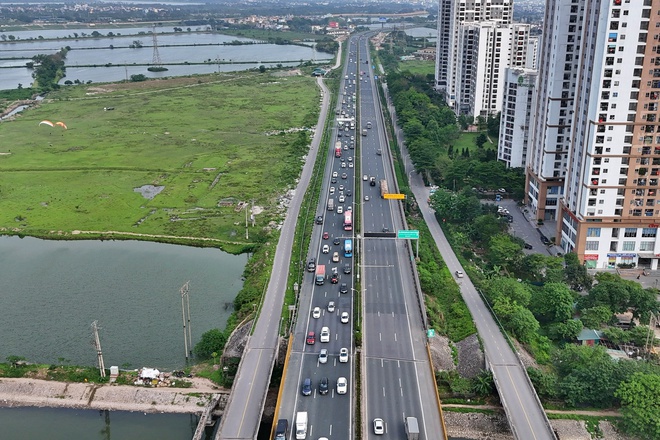 Người dân ùn ùn trở lại Hà Nội dù chưa hết nghỉ lễ 30.4 - 1.5 - Ảnh 2.