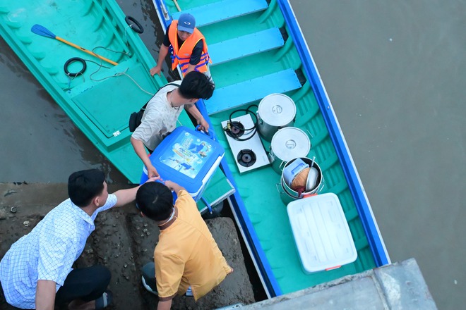 Tết thiếu nhi đặc biệt trên đảo Thiềng Liềng với 170 tô phở từ trung tâm Q . 1 - Ảnh 4. Tết thiếu nhi đặc biệt trên đảo Thiềng Liềng với 170 tô phở từ trung tâm Q . 1 - Ảnh 4.