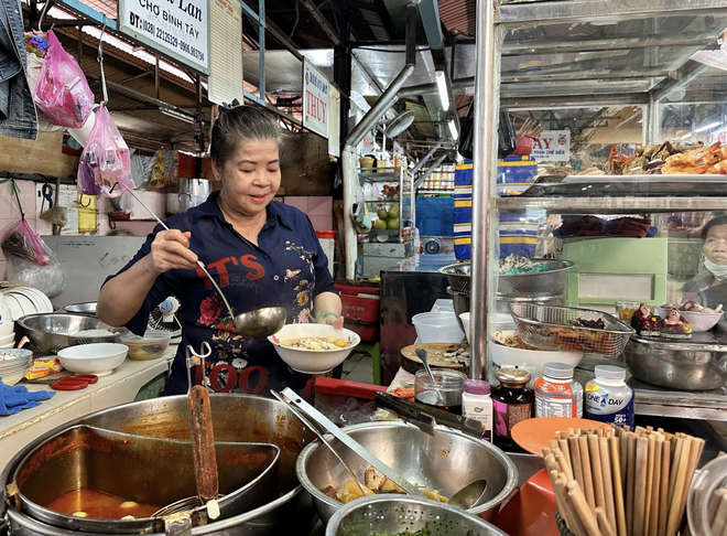Bánh canh '1 giờ' từ nay nghỉ bán: TP.HCM còn quán bánh canh nào ngon nức tiếng? - Ảnh 2.
