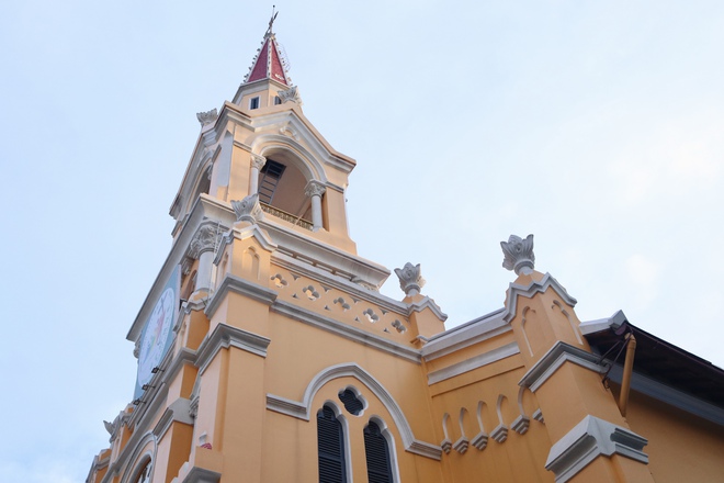 Nh&agrave; thờ Cha Tam 125 tuổi ở Chợ Lớn, độc đ&aacute;o 'nửa Ph&aacute;p nửa Hoa'- Ảnh 3.