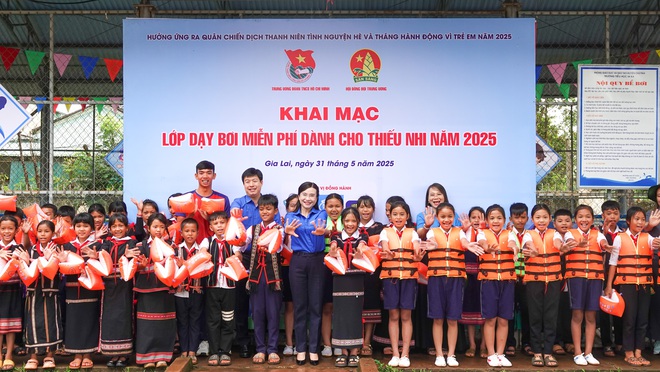 Toàn cảnh ra quân Chiến dịch Thanh niên tình nguyện hè 2025 tại Gia Lai - Ảnh 6.