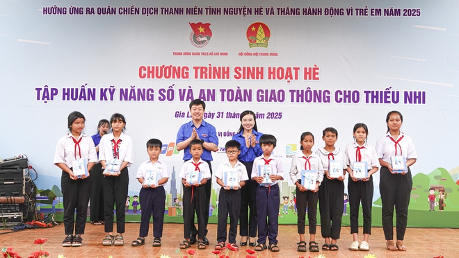 Toàn cảnh ra quân Chiến dịch Thanh niên tình nguyện hè 2025 tại Gia Lai - Ảnh 9.