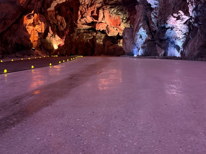 Hang Dơi biến thành nhà hàng sang trọng tại Quảng Ninh - Ảnh 3. Hang Dơi biến thành nhà hàng sang trọng tại Quảng Ninh - Ảnh 3.