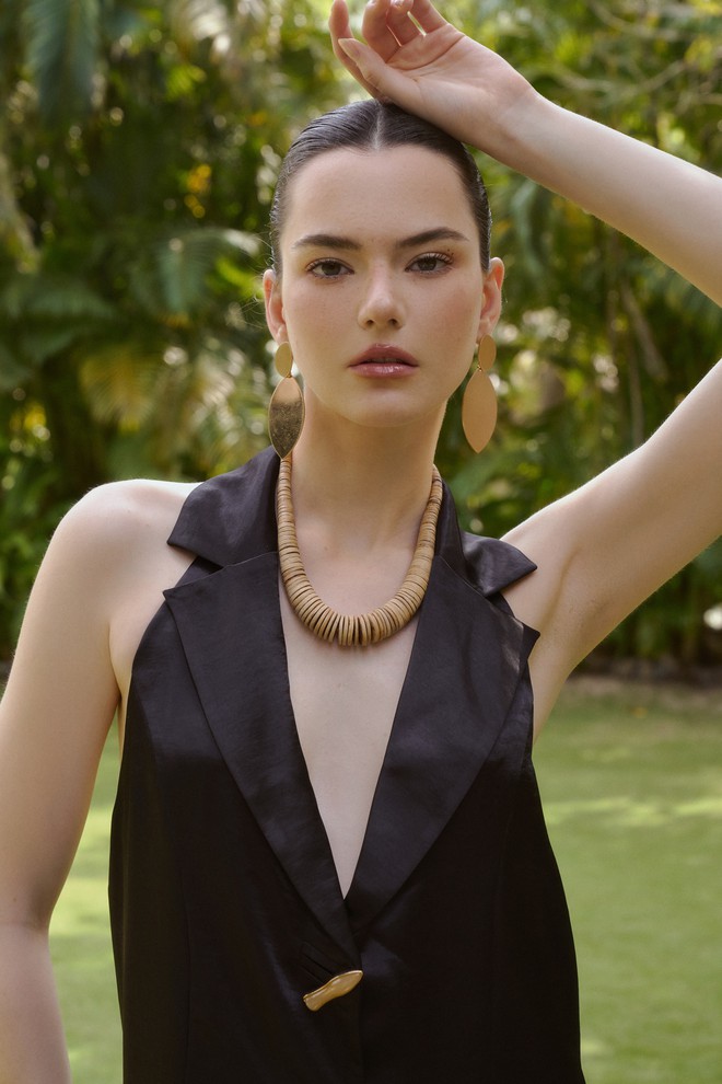 Lời thì thầm nhẹ nhàng qua những thiết kế thời trang đầy cảm xúc- Ảnh 4. Lời thì thầm nhẹ nhàng qua những thiết kế thời trang đầy cảm xúc- Ảnh 4.