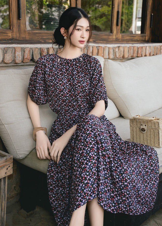 Đi làm, đi học đều đẹp dịu dàng, sang trọng với váy họa tiết- Ảnh 10. Đi làm, đi học đều đẹp dịu dàng, sang trọng với váy họa tiết- Ảnh 10.