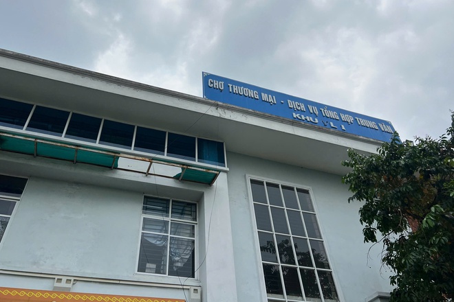 Hà Nội: Cảnh nhếch nhác ở trung tâm thương mại dự kiến làm trụ sở phường mới - Ảnh 3.
