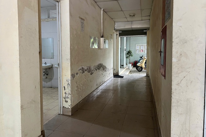 Hà Nội: Cảnh nhếch nhác ở trung tâm thương mại dự kiến làm trụ sở phường mới - Ảnh 4.