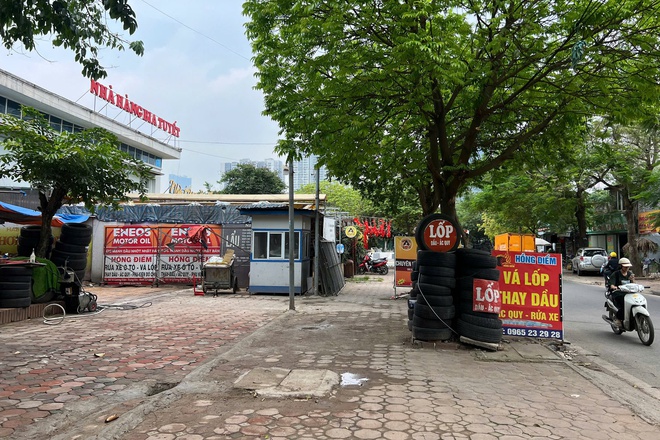 Hà Nội: Cảnh nhếch nhác ở trung tâm thương mại dự kiến làm trụ sở phường mới - Ảnh 8.
