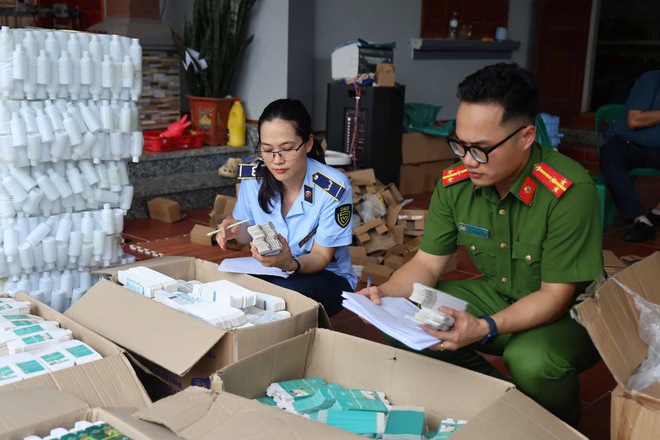 Làm giả mỹ phẩm, nửa năm bán hơn 100.000 đơn thu bất chính hơn 6 tỉ đồng - Ảnh 3.