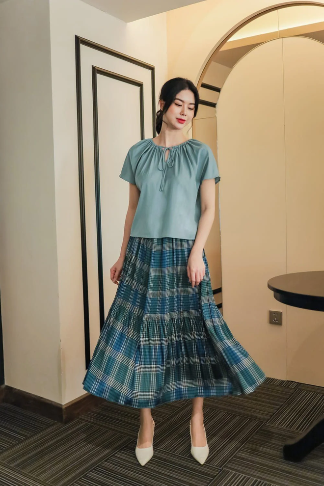 Thanh lịch, nữ tính trong từng bước chân với váy maxi- Ảnh 2. Thanh lịch, nữ tính trong từng bước chân với váy maxi- Ảnh 2.