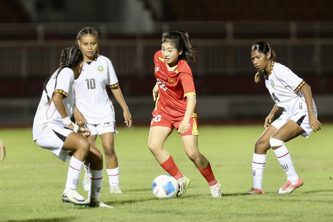 U.19 Việt Nam, Thái Lan cùng thắng cực đậm ở giải nữ Đông Nam Á: Chủ nhà chắc ngôi đầu bảng- Ảnh 2. U.19 Việt Nam, Thái Lan cùng thắng cực đậm ở giải nữ Đông Nam Á: Chủ nhà chắc ngôi đầu bảng- Ảnh 2.