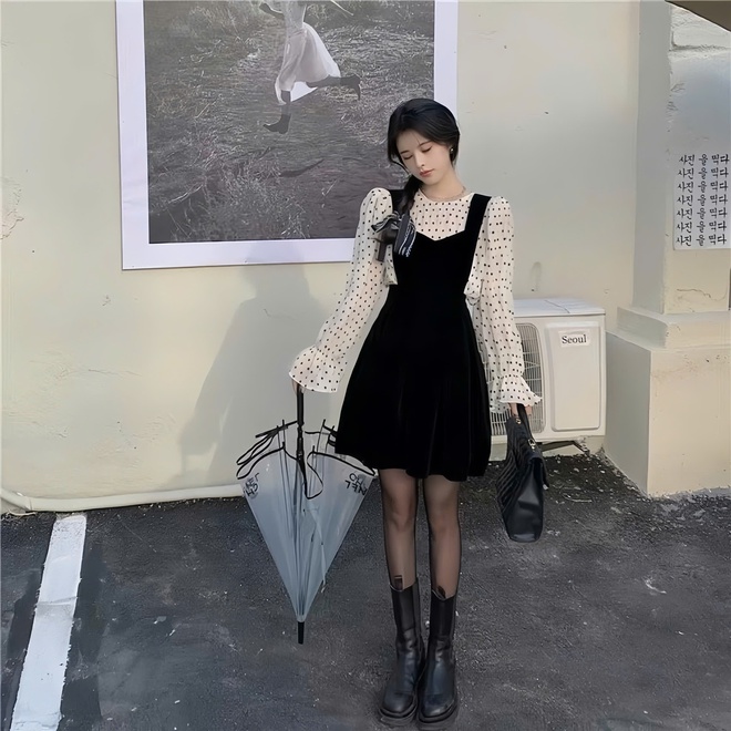 Tái hiện vẻ đẹp cổ điển với những chiếc váy nhung- Ảnh 3. Tái hiện vẻ đẹp cổ điển với những chiếc váy nhung- Ảnh 3.