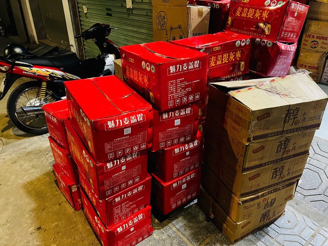 Công an Hà Nội truy quét hàng giả ở 'thủ phủ' La Phù - Ảnh 2.
