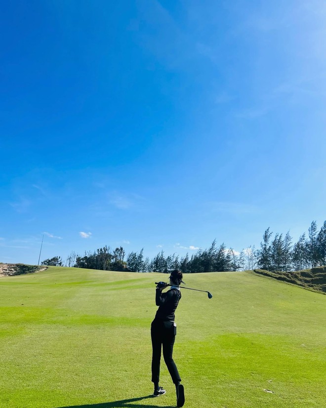 Á hậu Huyền My 'tự ái', bỏ chơi golf vì bị chê đen…- Ảnh 3. Á hậu Huyền My 'tự ái', bỏ chơi golf vì bị chê đen…- Ảnh 3.