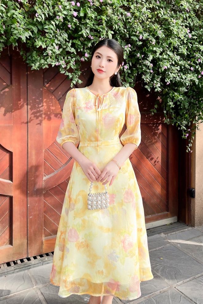 Đầm hoa, lựa chọn thời thượng cho mùa hè sôi động- Ảnh 5. Đầm hoa, lựa chọn thời thượng cho mùa hè sôi động- Ảnh 5.