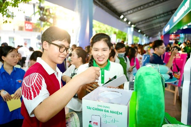 FE CREDIT mang ứng dụng tài chính đa nhiệm đến Ngày không tiền mặt 2025 - Ảnh 5.