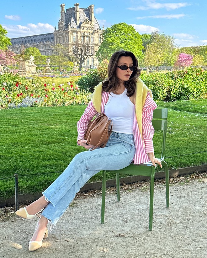 Quần jeans ống rộng, jeans ống loe là xu hướng denim hè- Ảnh 6.
