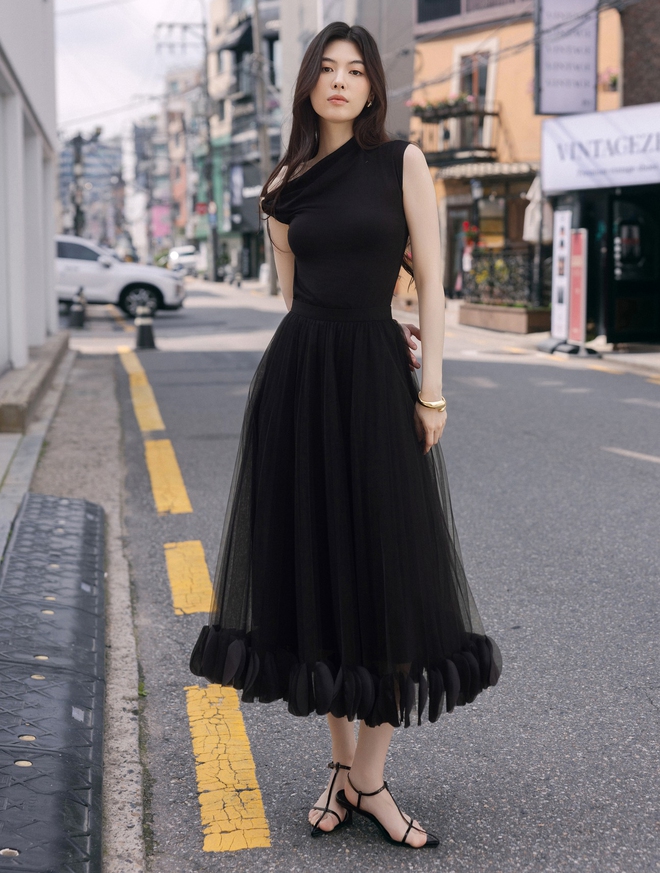 Váy midi tuy giản đơn nhưng lại đẹp xuất sắc- Ảnh 7. Váy midi tuy giản đơn nhưng lại đẹp xuất sắc- Ảnh 7.