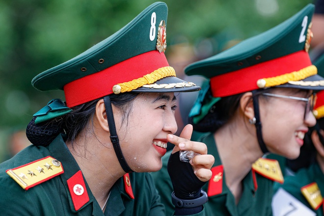 Hàng nghìn nữ chiến sĩ đổ mồ hôi trong buổi hợp luyện nhiệm vụ A80- Ảnh 15.