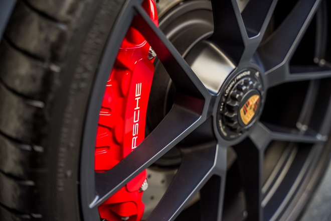Porsche 911 GTS T-Hybrid: Giữ bản sắc, nâng tầm đẳng cấp - Ảnh 7.
