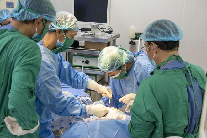 Người đàn ông ở Đồng Nai bị hàng xóm đâm đũa nhựa vào mắt- Ảnh 2.