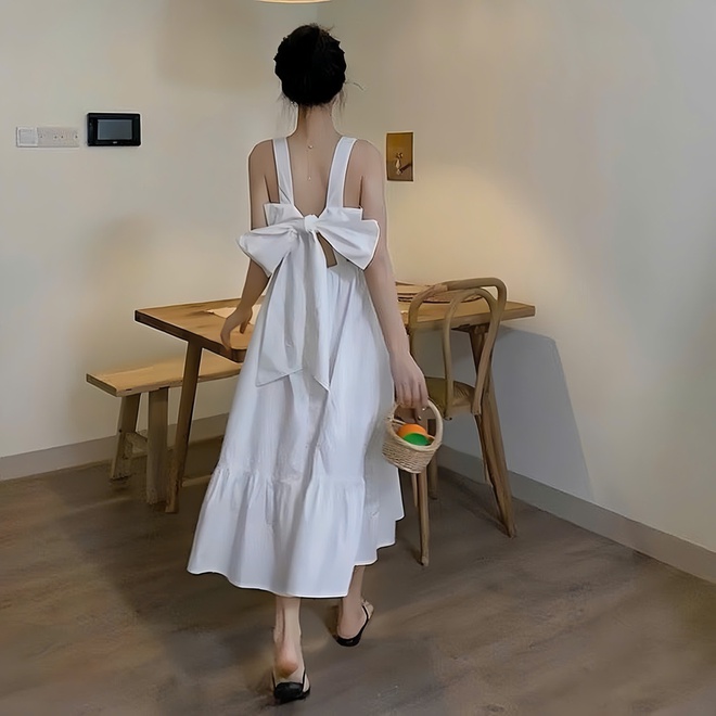Vẻ đẹp quyến rũ mơ màng của váy hở lưng- Ảnh 4. Vẻ đẹp quyến rũ mơ màng của váy hở lưng- Ảnh 4.