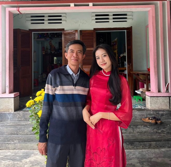 Bố tân Hoa hậu Việt Nam: "Mong con tìm được người yêu tâm đầu ý hợp"- Ảnh 7. Bố tân Hoa hậu Việt Nam: "Mong con tìm được người yêu tâm đầu ý hợp"- Ảnh 7.