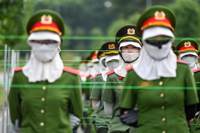 Những 'bông hoa thép' luyện tập dưới nắng nóng thao trường, chuẩn bị cho sự kiện A80- Ảnh 16. Những 'bông hoa thép' luyện tập dưới nắng nóng thao trường, chuẩn bị cho sự kiện A80- Ảnh 16.