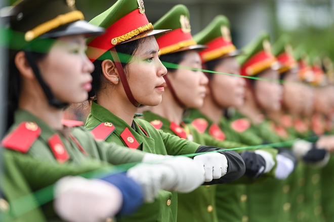 Những 'bông hoa thép' luyện tập dưới nắng nóng thao trường, chuẩn bị cho sự kiện A80- Ảnh 11. Những 'bông hoa thép' luyện tập dưới nắng nóng thao trường, chuẩn bị cho sự kiện A80- Ảnh 11.