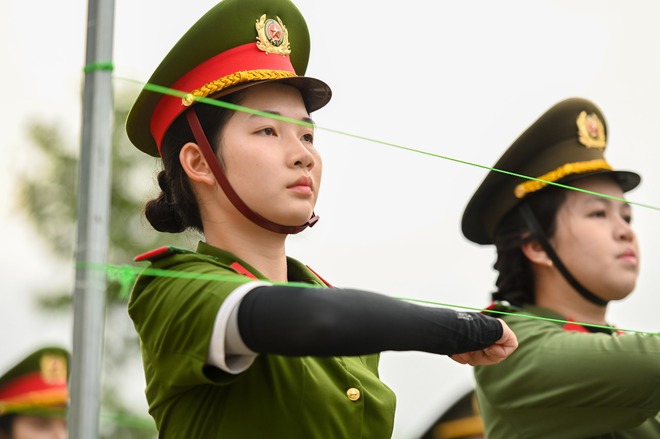 Những 'bông hoa thép' luyện tập dưới nắng nóng thao trường, chuẩn bị cho sự kiện A80- Ảnh 18. Những 'bông hoa thép' luyện tập dưới nắng nóng thao trường, chuẩn bị cho sự kiện A80- Ảnh 18.