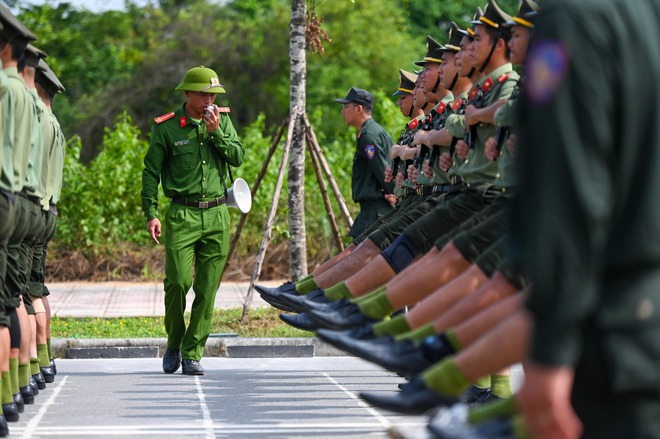 Những 'bông hoa thép' luyện tập dưới nắng nóng thao trường, chuẩn bị cho sự kiện A80- Ảnh 9. Những 'bông hoa thép' luyện tập dưới nắng nóng thao trường, chuẩn bị cho sự kiện A80- Ảnh 9.
